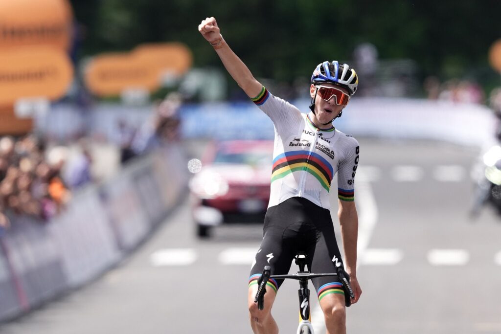Лоренцо Финн на финише шестого этапа Giro Next Gen 2026 года