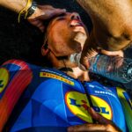 Хуан Аюсо на финише после первого этапа Тур де Франс 2026 года