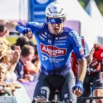 Йеспер Филипсен на финише второго этапа Renewi Tour 2026 года
