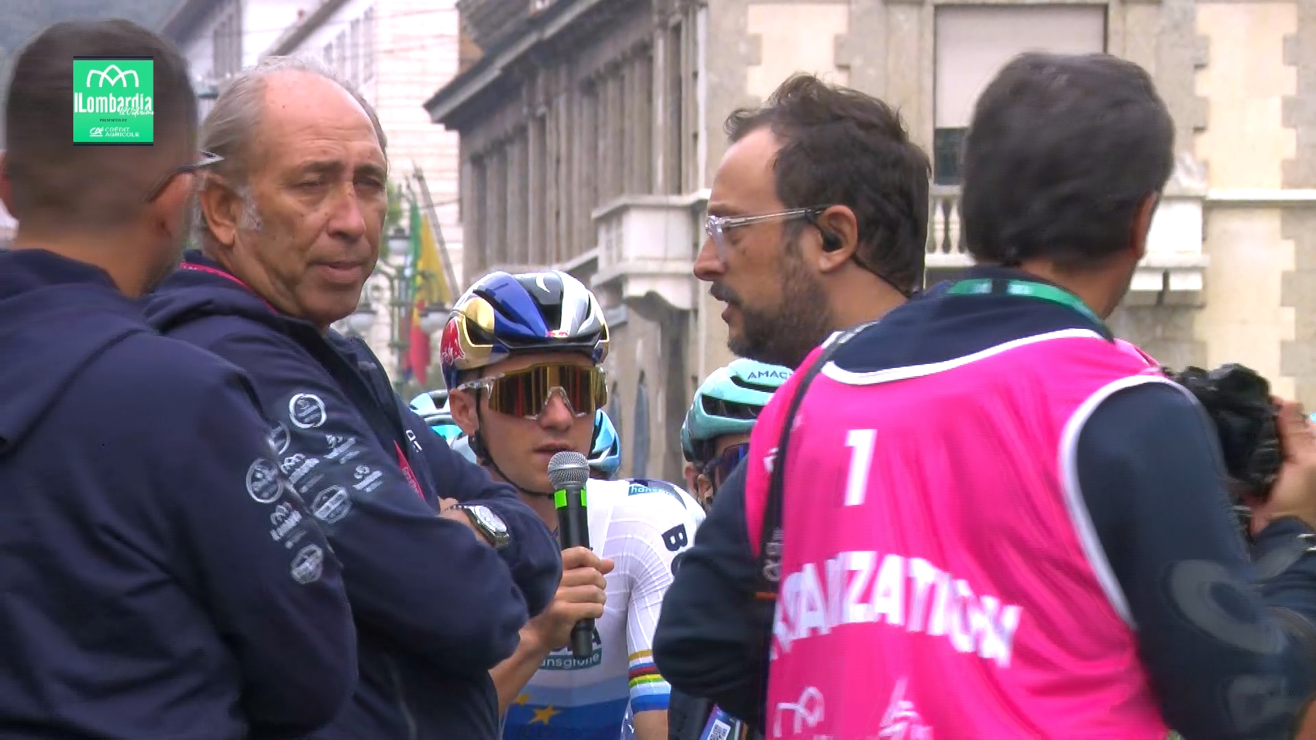 Гонщики устроили акцию протеста перед стартом &laquo;Джиро ди Ломбардия&raquo;