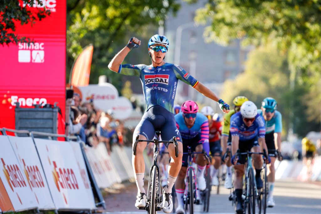 Тим Мерлир на финише первого этапа Eneco Tour 2026 года
