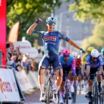 Тим Мерлир на финише первого этапа Eneco Tour 2026 года